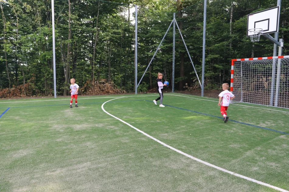 Nowy plac zabaw i zmodernizowane boisko wielofunkcyjne - zdjęcie 12