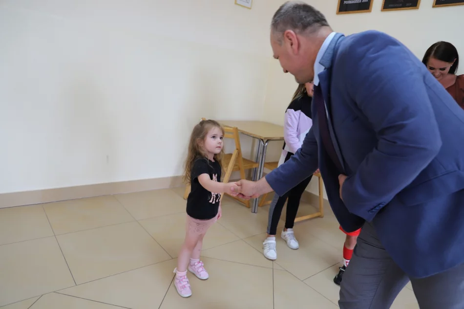 Nowy plac zabaw i zmodernizowane boisko wielofunkcyjne - zdjęcie 13