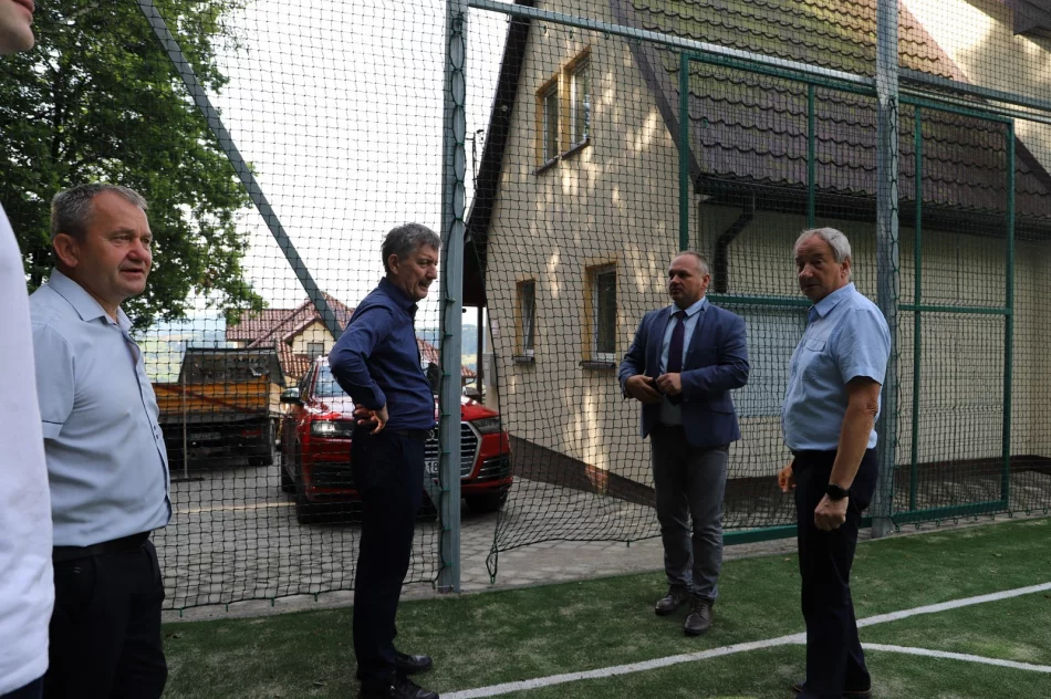 Nowy plac zabaw i zmodernizowane boisko wielofunkcyjne - zdjęcie 15