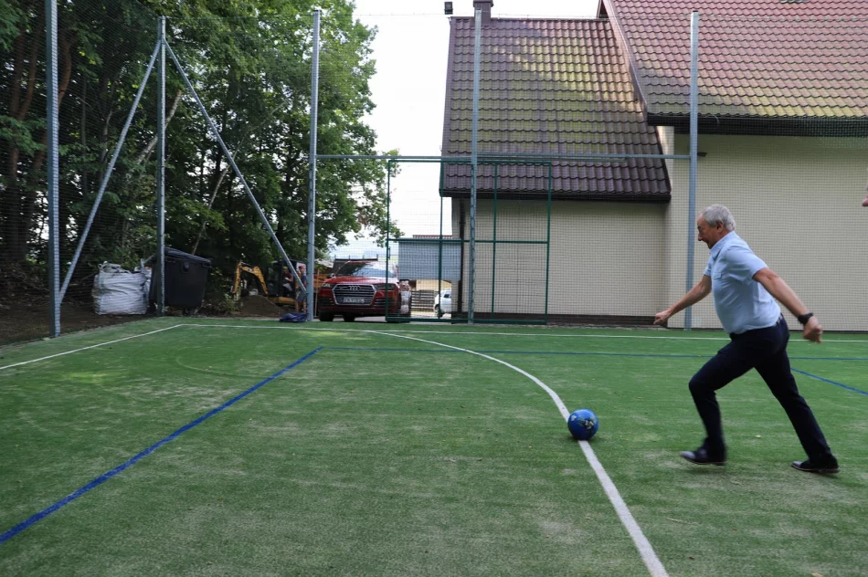 Nowy plac zabaw i zmodernizowane boisko wielofunkcyjne - zdjęcie 17