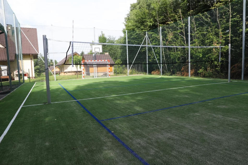 Nowy plac zabaw i zmodernizowane boisko wielofunkcyjne - zdjęcie 19