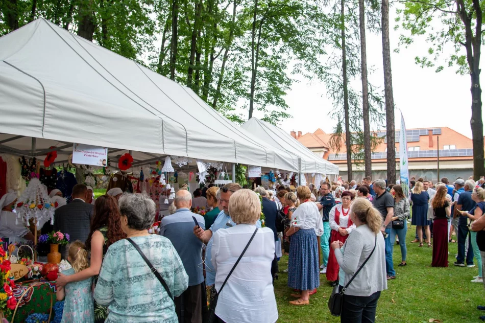 Sukcesy gminnych gospodyń na XXII Powiatowym Przeglądzie KGW w Limanowej - zdjęcie 6