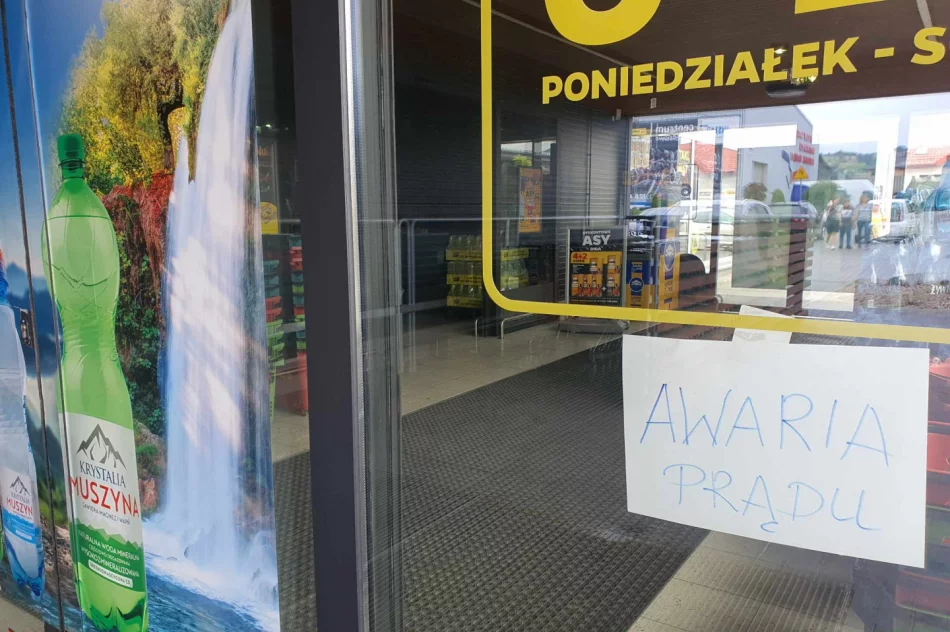 Awaria stacji trafo. Centrum handlowe było bez prądu - zdjęcie 3