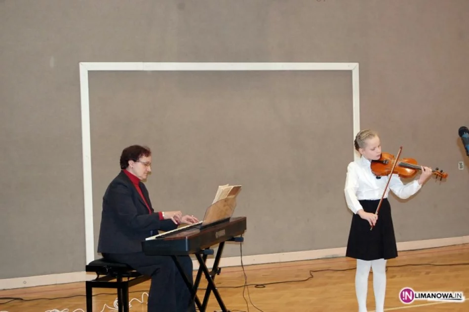 Młodzi muzycy koncertowali w ZSS nr 4 - zdjęcie 4