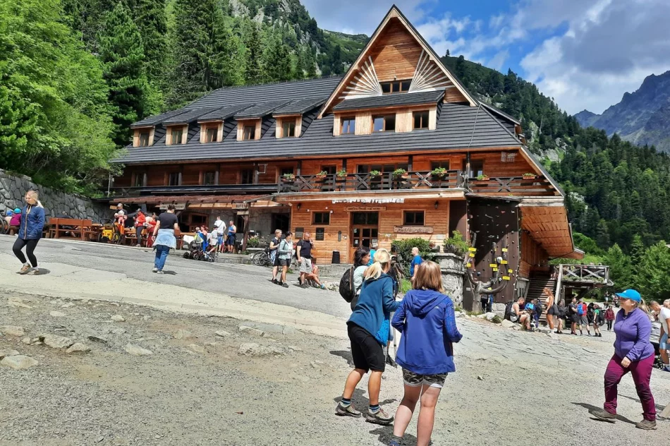 Letnia akcja „Wakacje z Przewodnikiem” organizowana przez limanowski oddział PTTK przyciąga turystów - zdjęcie 14