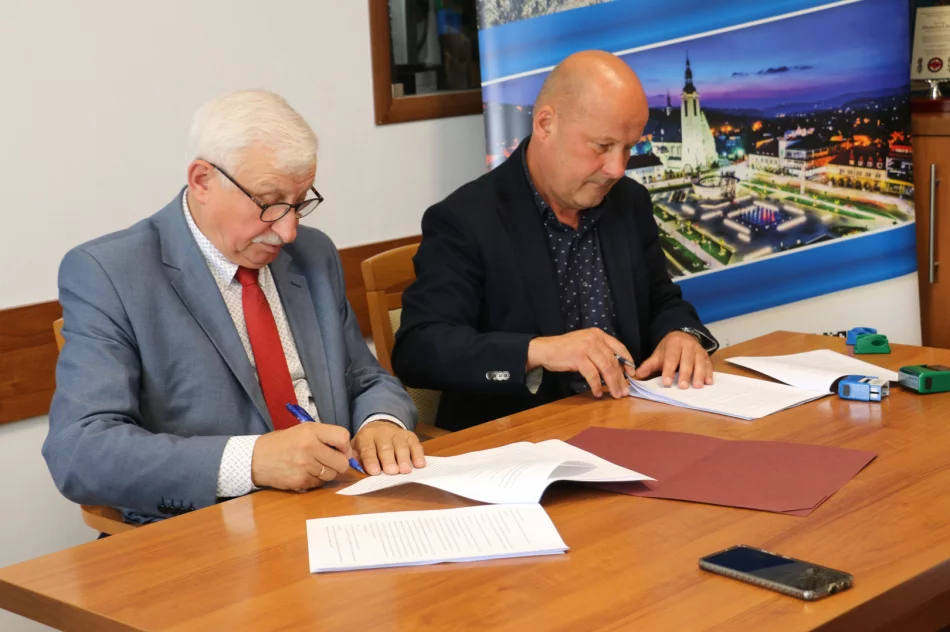 Podpisano umowę na wykonywanie usług przewozowych w komunikacji miejskiej - zdjęcie 2