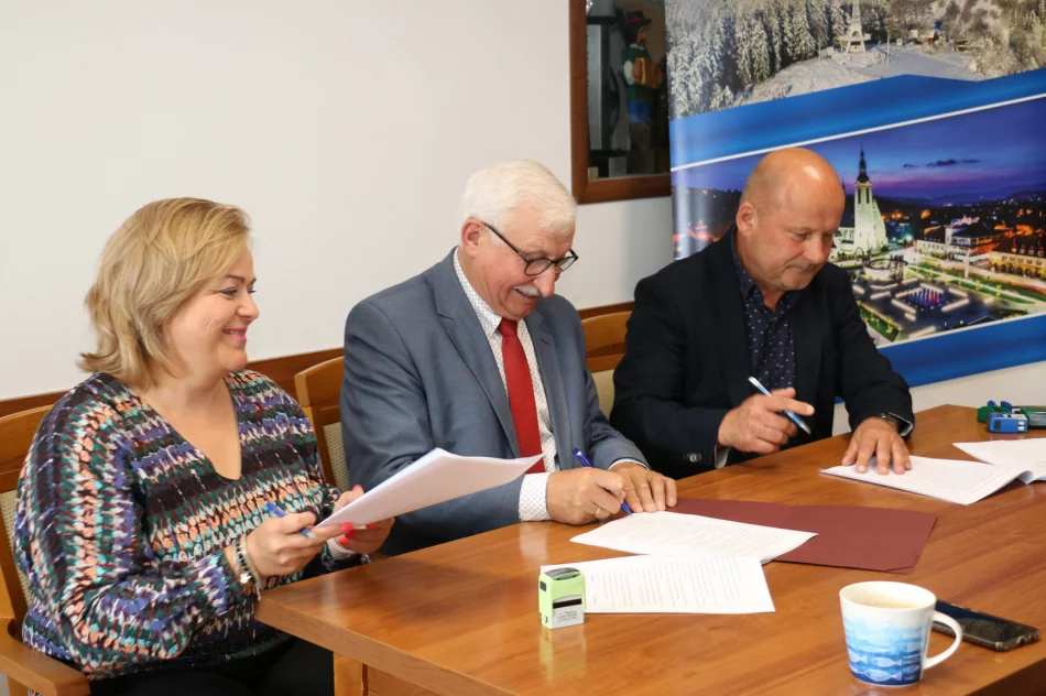 Podpisano umowę na wykonywanie usług przewozowych w komunikacji miejskiej - zdjęcie 3