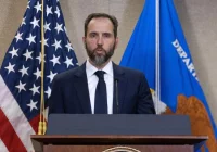 Śledczy zarzucili oficjalnie Donaldowi Trumpowi próby nielegalnego odwrócenia wyniku wyborów w 2020 r. - zdjęcie główne