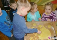 Dzieci przygotowywały faworki i pączki - zdjęcie główne