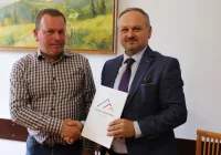 Podpisanie umowy na odtworzenie krzyża pomnikowego i prace konserwatorskie - Cmentarz 369 Golców - zdjęcie główne