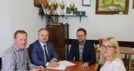 Podpisanie umowy na odtworzenie krzyża pomnikowego i prace konserwatorskie - Cmentarz 369 Golców - zdjęcie 3