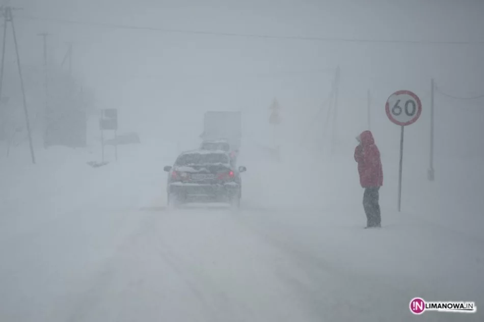 Bardzo ciężkie warunki na drogach - zdjęcie 2