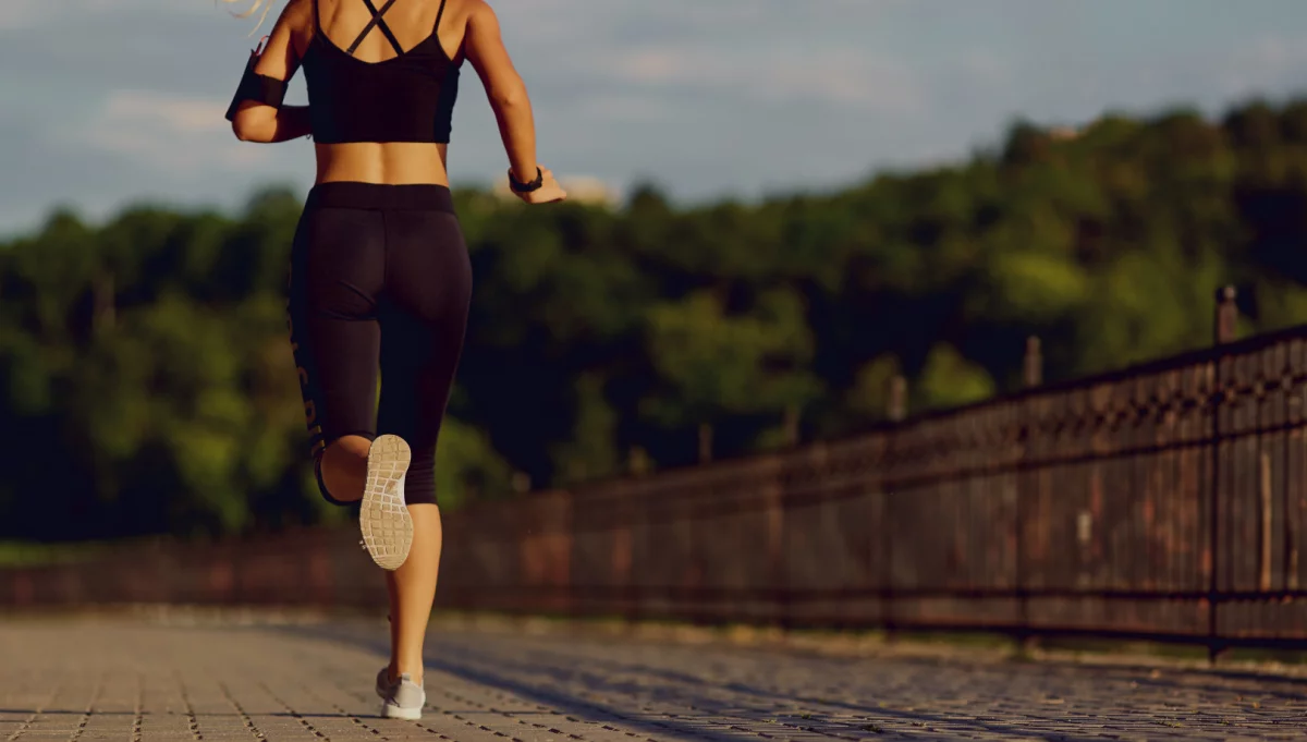 Walka z bakteriami w odzieży sportowej - srebrne jony w ubraniach SMMASH