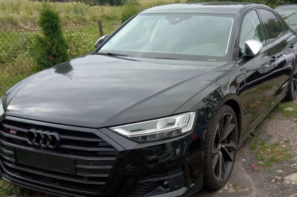 Handlowali kradzionymi samochodami. Zabezpieczono pojazdy o wartości ok 3,5 mln zł - zdjęcie 2