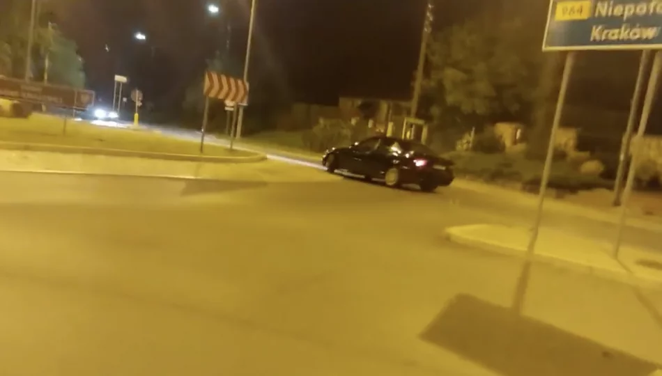 Drift na rondzie "kosztował" 5 tys. zł - zdjęcie 1