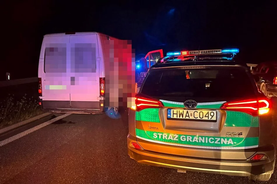 Kolizja straży granicznej w trakcie pościgu za busem migrantami - padły strzały. W środku 28 osób, kierowca uciekł - zdjęcie 5