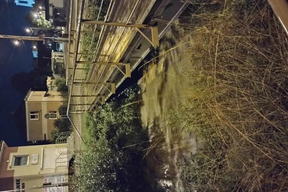 Zalane posesje, ulice i drogi. 36 interwencji - strażacy pracowali całą noc - zdjęcie 3