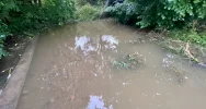Kanał zatkany, a teren dworca zalany. Mieszkańcy wcześniej interweniowali - zdjęcie 4