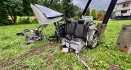 Groźny wypadek, samochód się rozpadł na dwie części. Droga odblokowana - zdjęcie 3