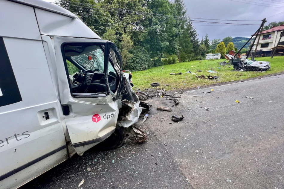 Groźny wypadek, samochód się rozpadł na dwie części. Droga odblokowana - zdjęcie 5