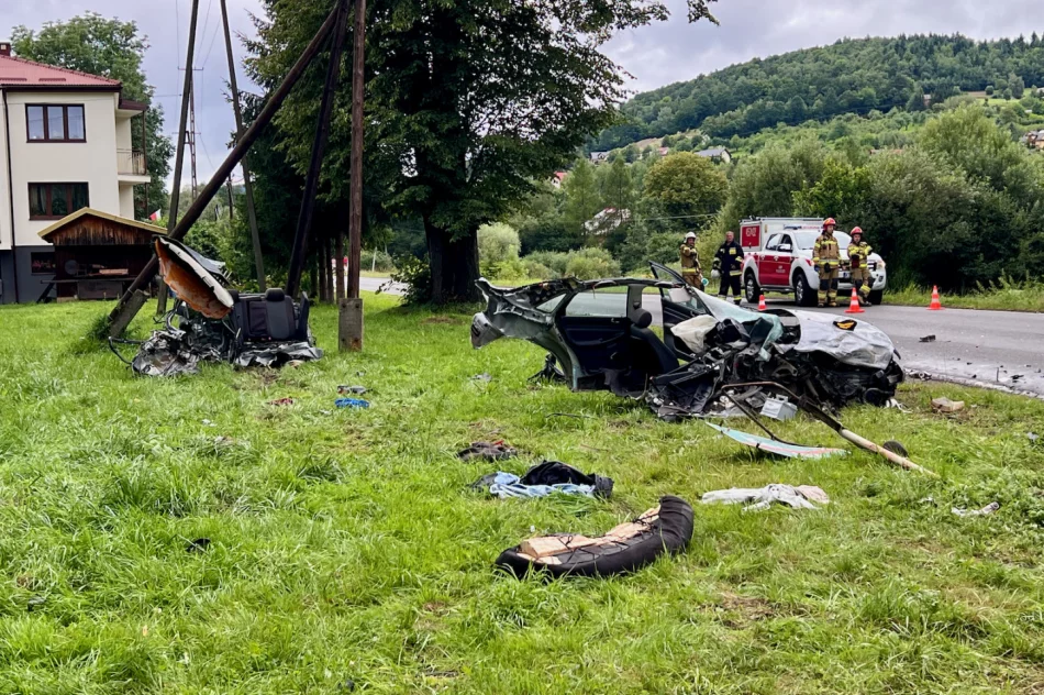 Groźny wypadek, samochód się rozpadł na dwie części. Droga odblokowana - zdjęcie 8