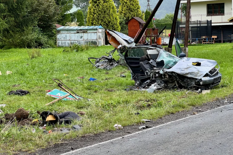 Groźny wypadek, samochód się rozpadł na dwie części. Droga odblokowana - zdjęcie 9