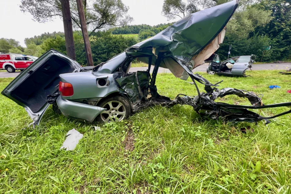 Groźny wypadek, samochód się rozpadł na dwie części. Droga odblokowana - zdjęcie 12