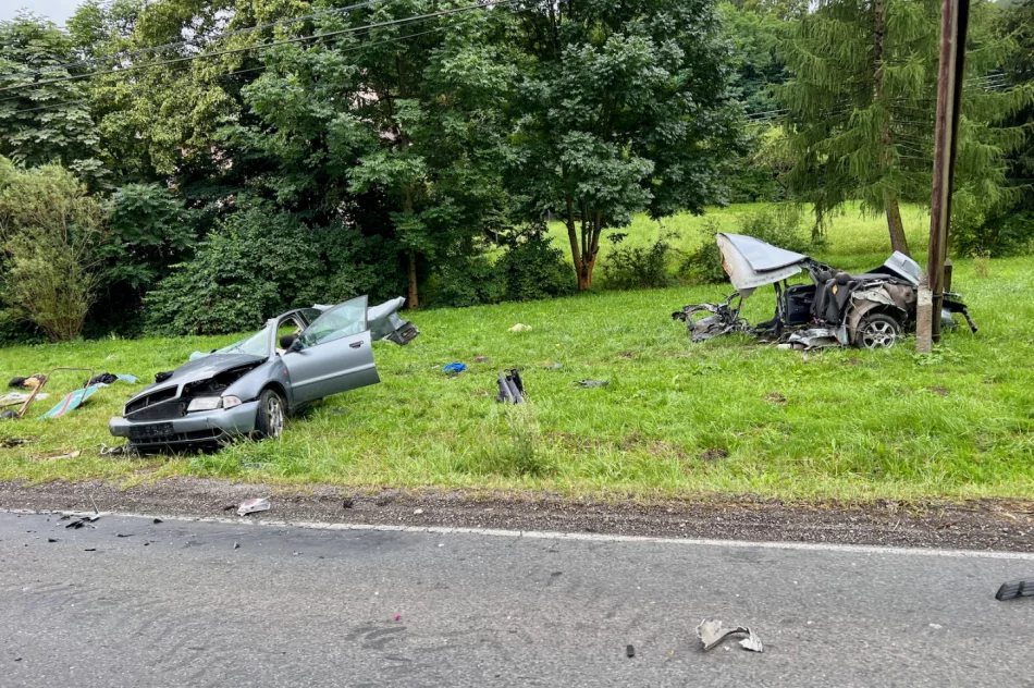 Groźny wypadek, samochód się rozpadł na dwie części. Droga odblokowana - zdjęcie 13