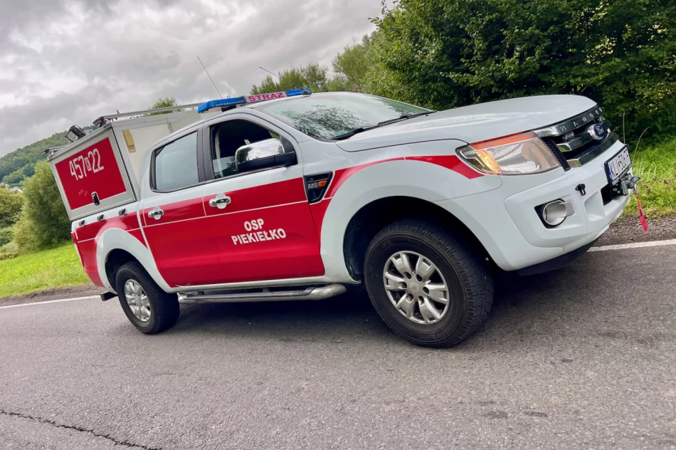 Groźny wypadek, samochód się rozpadł na dwie części. Droga odblokowana - zdjęcie 17