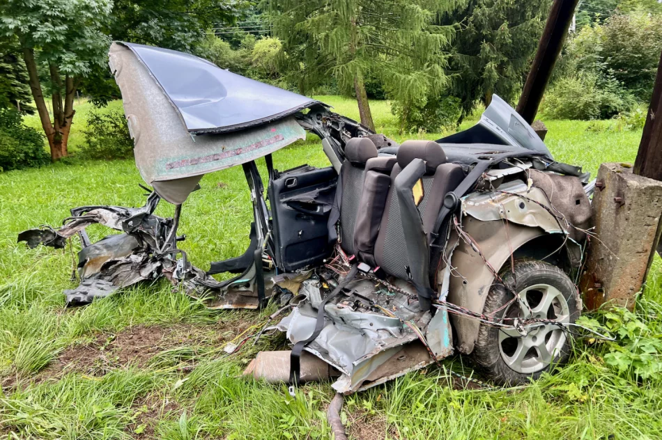 Groźny wypadek, samochód się rozpadł na dwie części. Droga odblokowana - zdjęcie 20