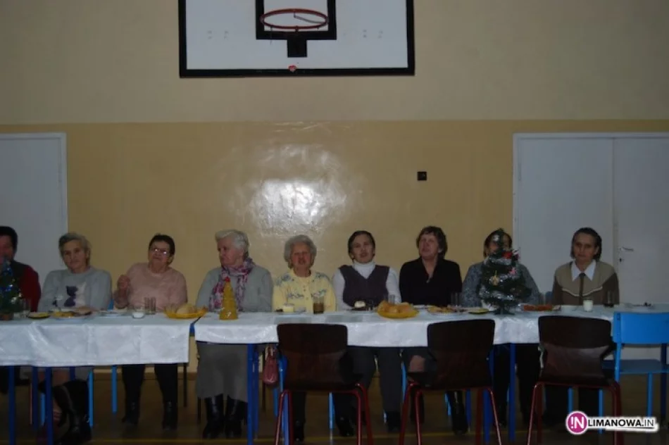 Spotkanie opłatkowe dla  seniorów i samotnych - zdjęcie 2