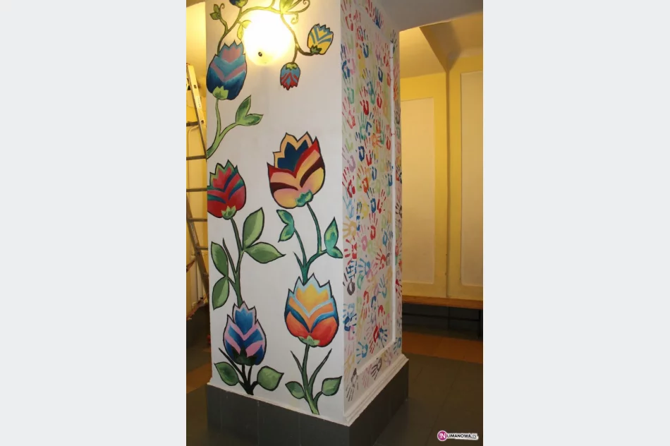 Uczniowie pomalowali mury szkoły - zdjęcie 3