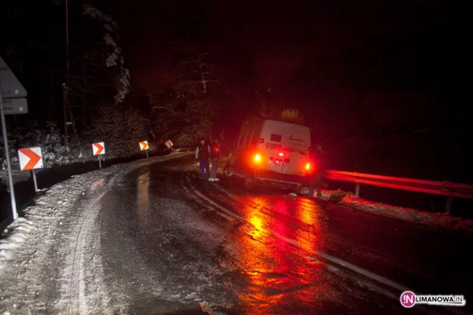 Lód na drodze. Samochody stanęły - zdjęcie 4