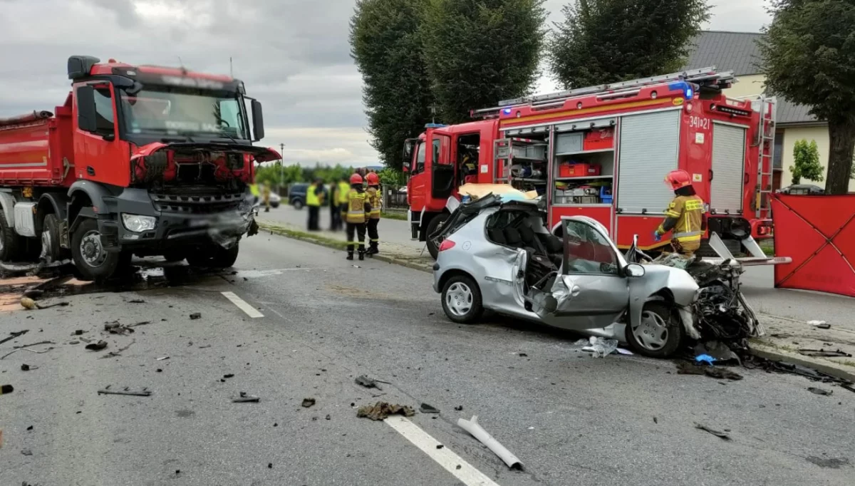 Tragiczny wypadek w Świniarsku: 21-letni kierowca nie żyje