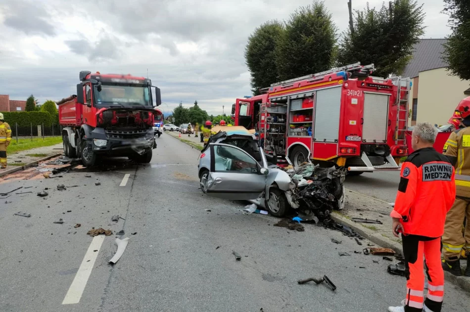 Tragiczny wypadek w Świniarsku: 21-letni kierowca nie żyje - zdjęcie 4