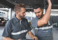 Jakie kwalifikacje są kluczowe w pracy mechanika samochodowego? - zdjęcie główne