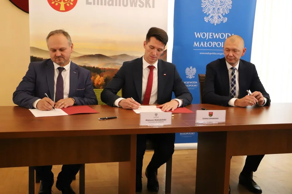 Podpisanie umów na remont dróg w Męcinie i Starej Wsi - zdjęcie 3