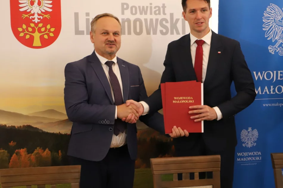 Podpisanie umów na remont dróg w Męcinie i Starej Wsi - zdjęcie 4