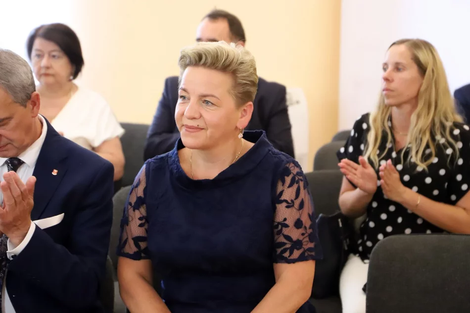 Podpisanie umów na remont dróg w Męcinie i Starej Wsi - zdjęcie 12