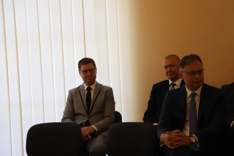 Podpisanie umów na remont dróg w Męcinie i Starej Wsi - zdjęcie 19