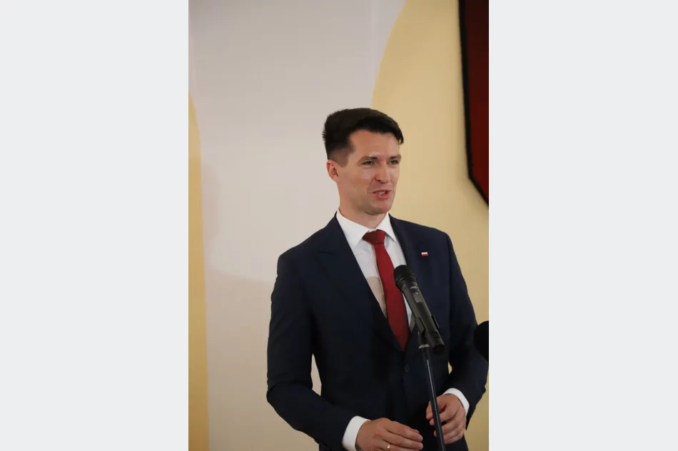 Podpisanie umów na remont dróg w Męcinie i Starej Wsi - zdjęcie 20