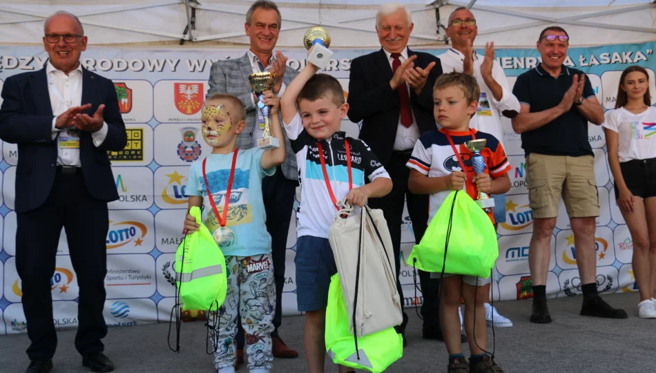 Mini Wyścig Henryka Łasaka zgromadził 100 młodych kolarzy - zdjęcie 1