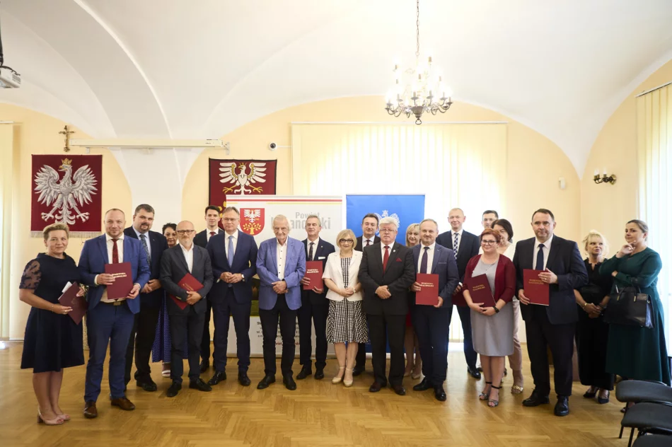 Umowy podpisane - ponad 7 mln zł na remonty dróg - zdjęcie 5