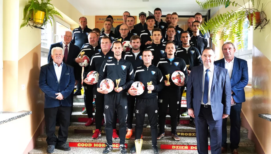 LKS Jodłownik świętował awans do okręgówki - zdjęcie 1
