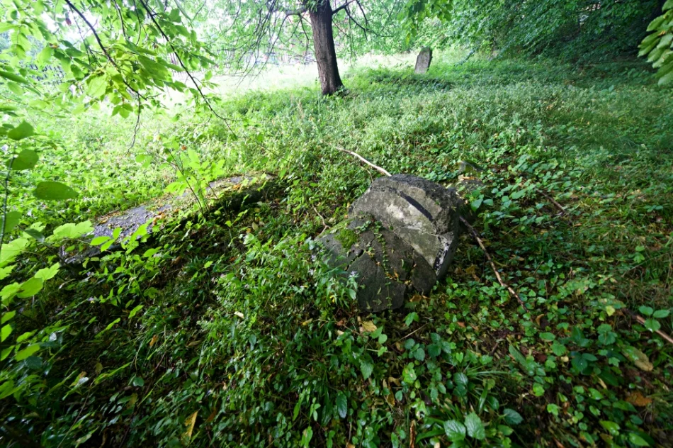 Zaniedbane miejsce kaźni - zdjęcie 14