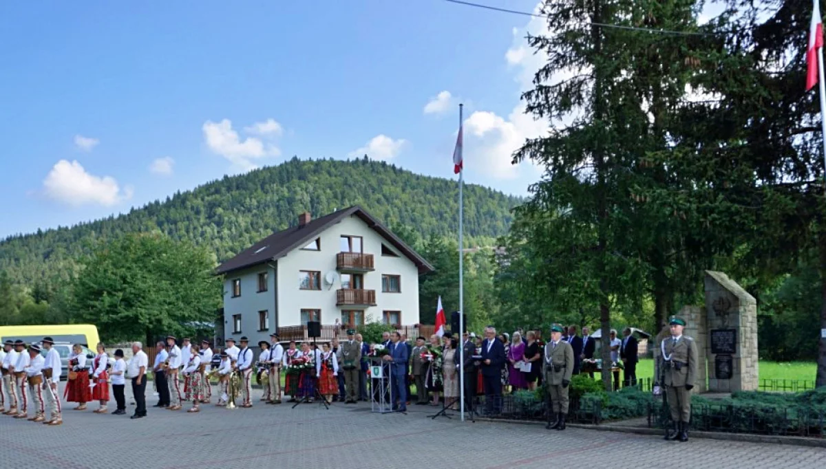 Wybrzmiało "chwała bohaterom"