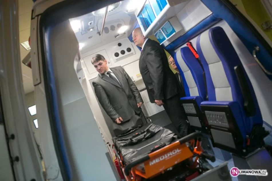 Nowa karetka świątecznym prezentem - zdjęcie 2