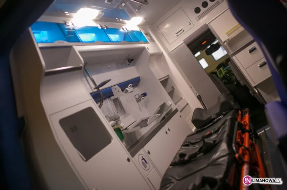 Nowa karetka świątecznym prezentem - zdjęcie 3