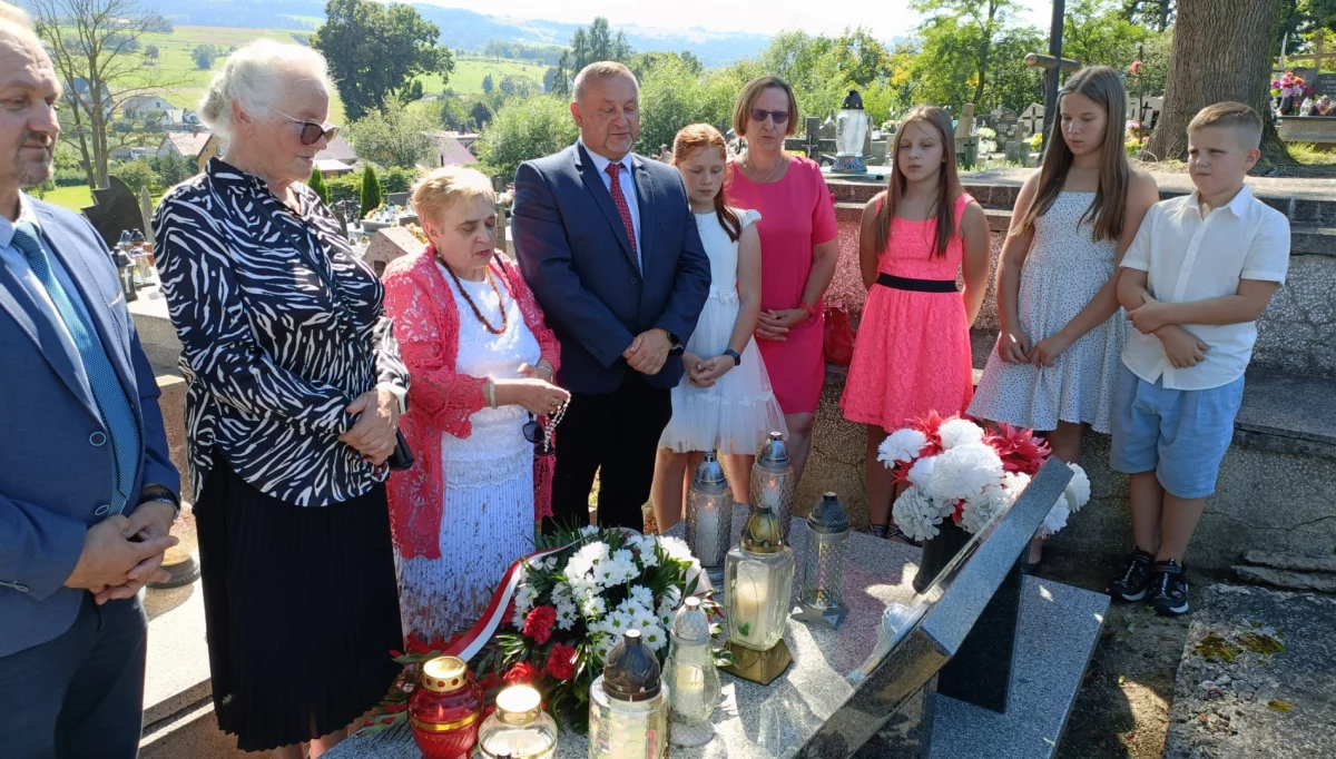 Uroczystość patriotyczna przy grobie porucznika Jana Wróbla