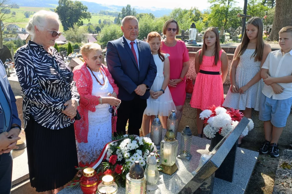 Uroczystość patriotyczna przy grobie porucznika Jana Wróbla - zdjęcie 2